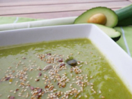 Recette soupe aux fanes de brocolis, fanes de poireaux et avocat