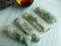 entrée froide : rouleaux de printemps canard, mangue, fromage frais, mâche et menthe