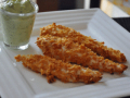 poulet pané croustillant et dip d’avocat