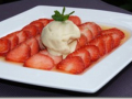 dessert : carpaccio de fraise au miel et au poivre, glace au turron