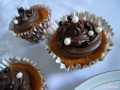 gâteau : cupcakes à la vanille et glaçage au chocolat