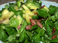 mache aux lardons, avocats et gruyere