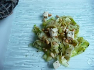 Recette salade de courgettes aux pignons, feta et vinaigre balsamique